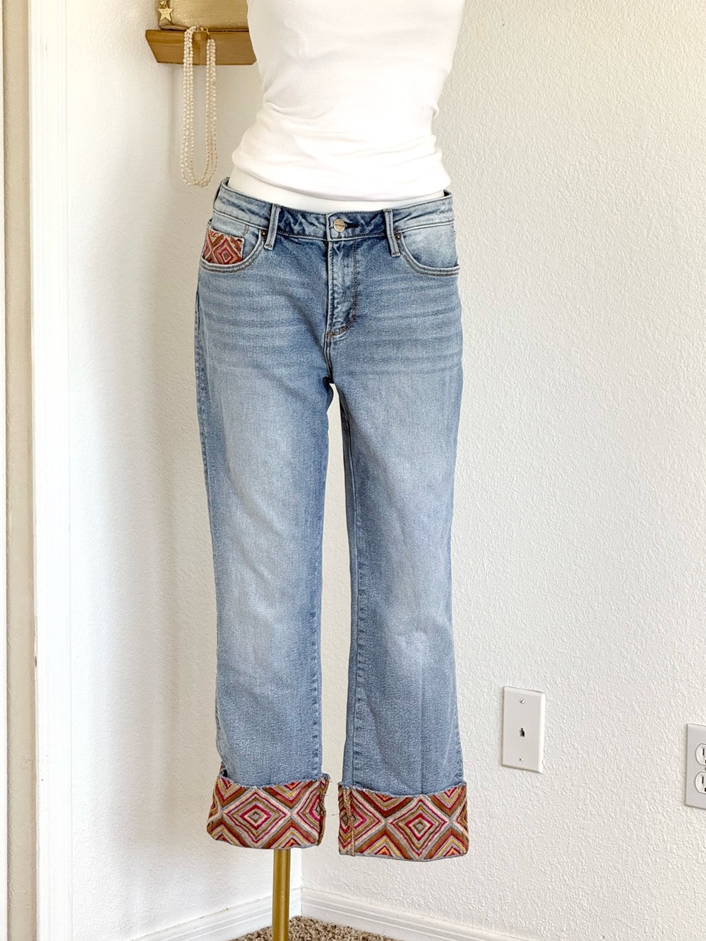 Driftwood Anthropologie Embroidered Denim Jeans🌸💐🌷